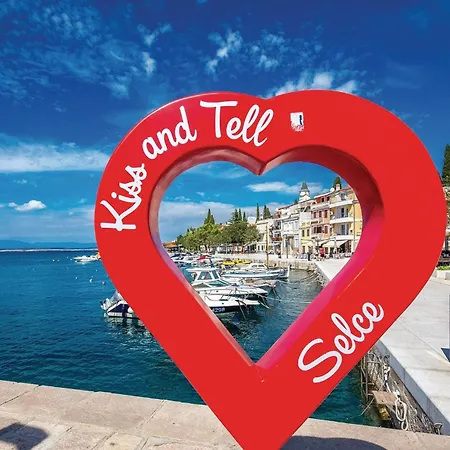 Διαμέρισμα In With House Sea View